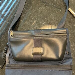 Tumi Shoulder Bag Men’s Nylon Navy Blue and leather trim in black